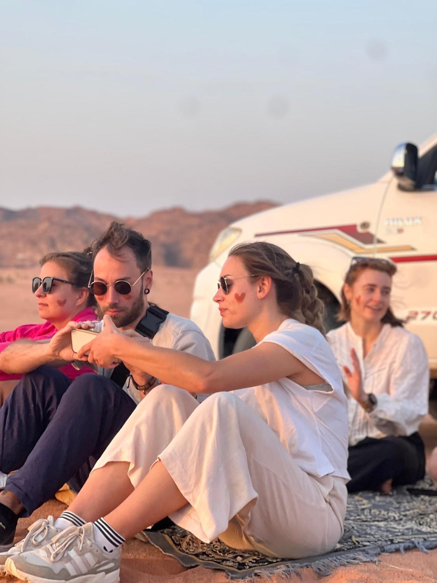 ワディ ・ラム Rum Mountain Luxury Campアパートホテル エクステリア 写真