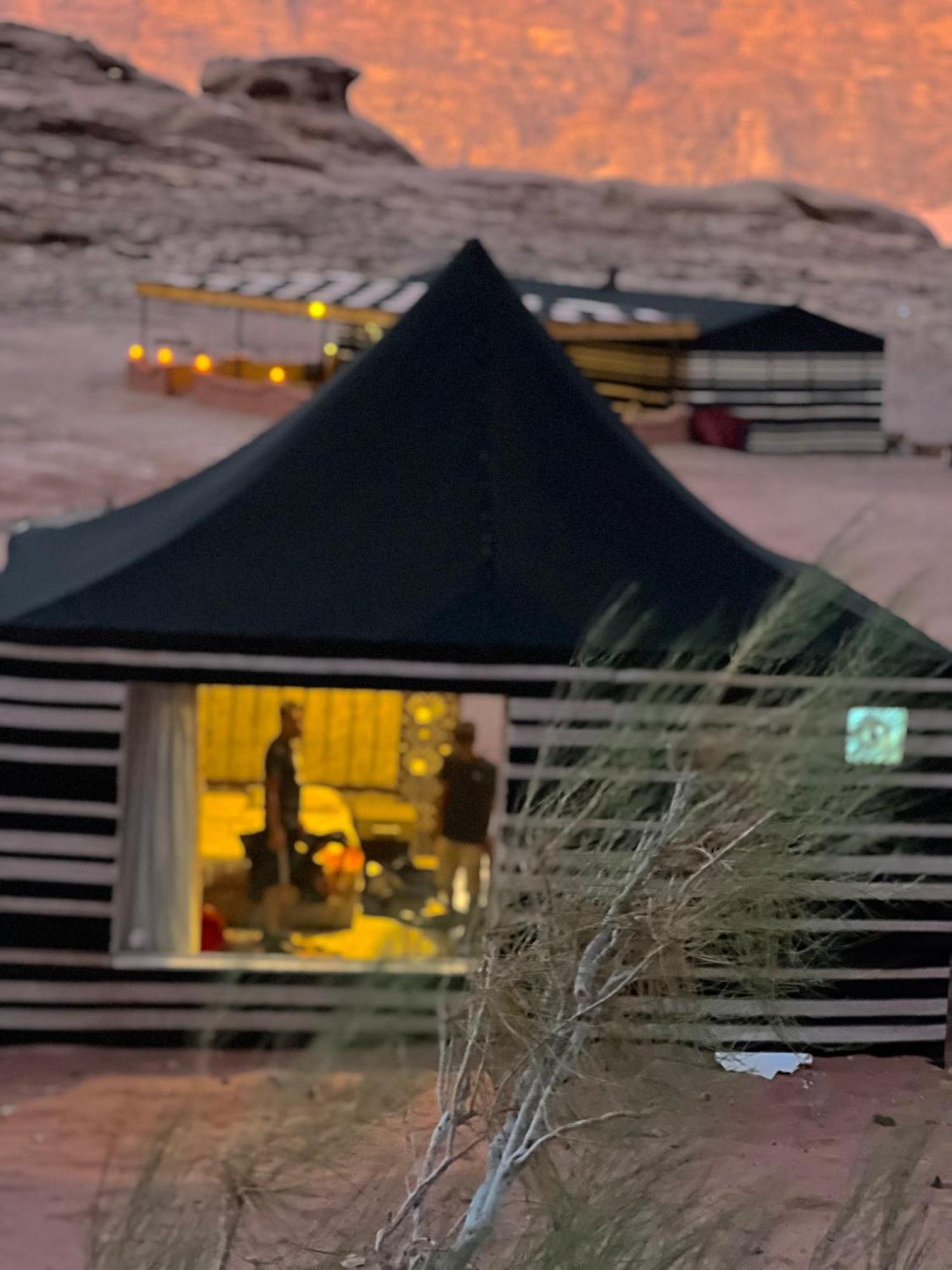 ワディ ・ラム Rum Mountain Luxury Campアパートホテル エクステリア 写真